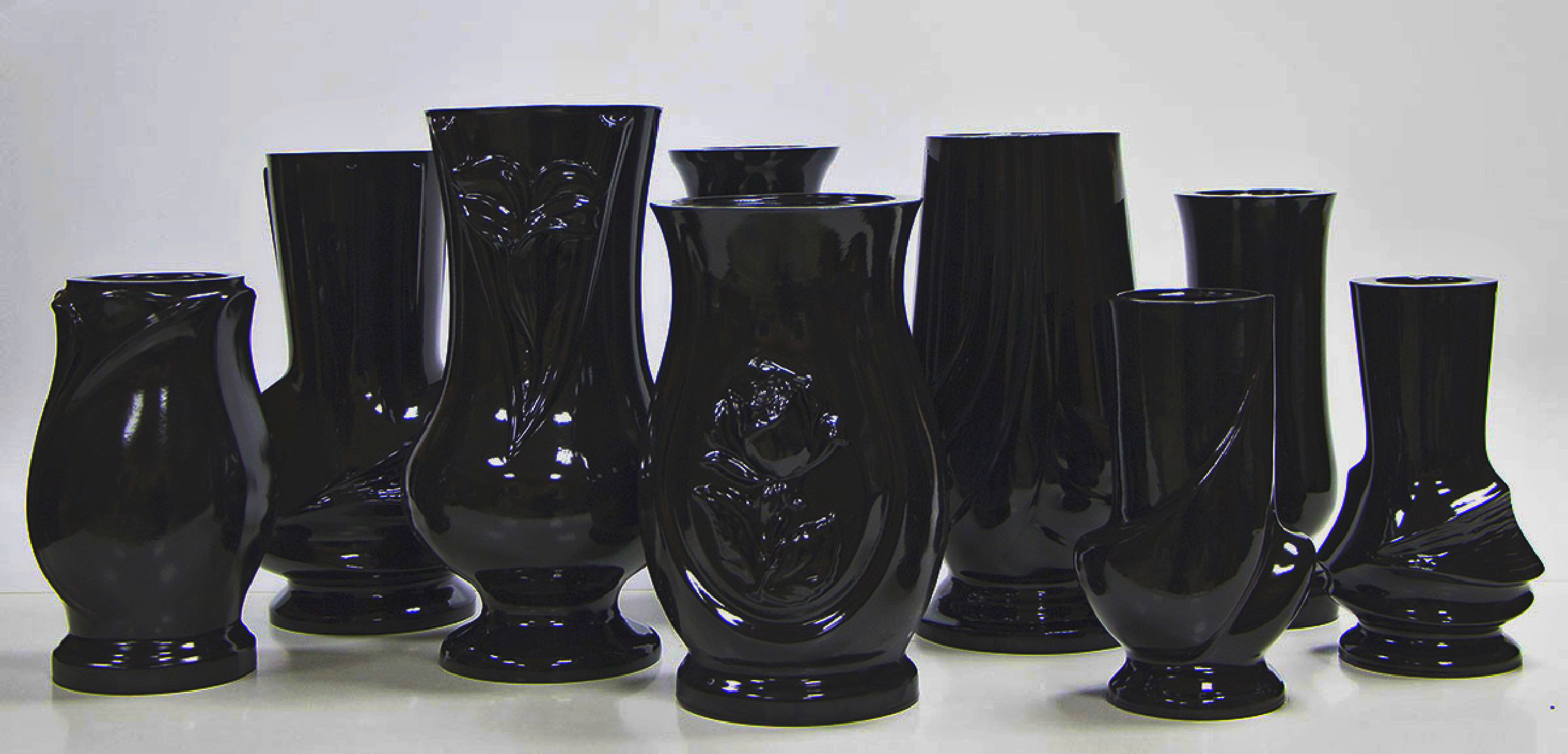 Вазы чёрные